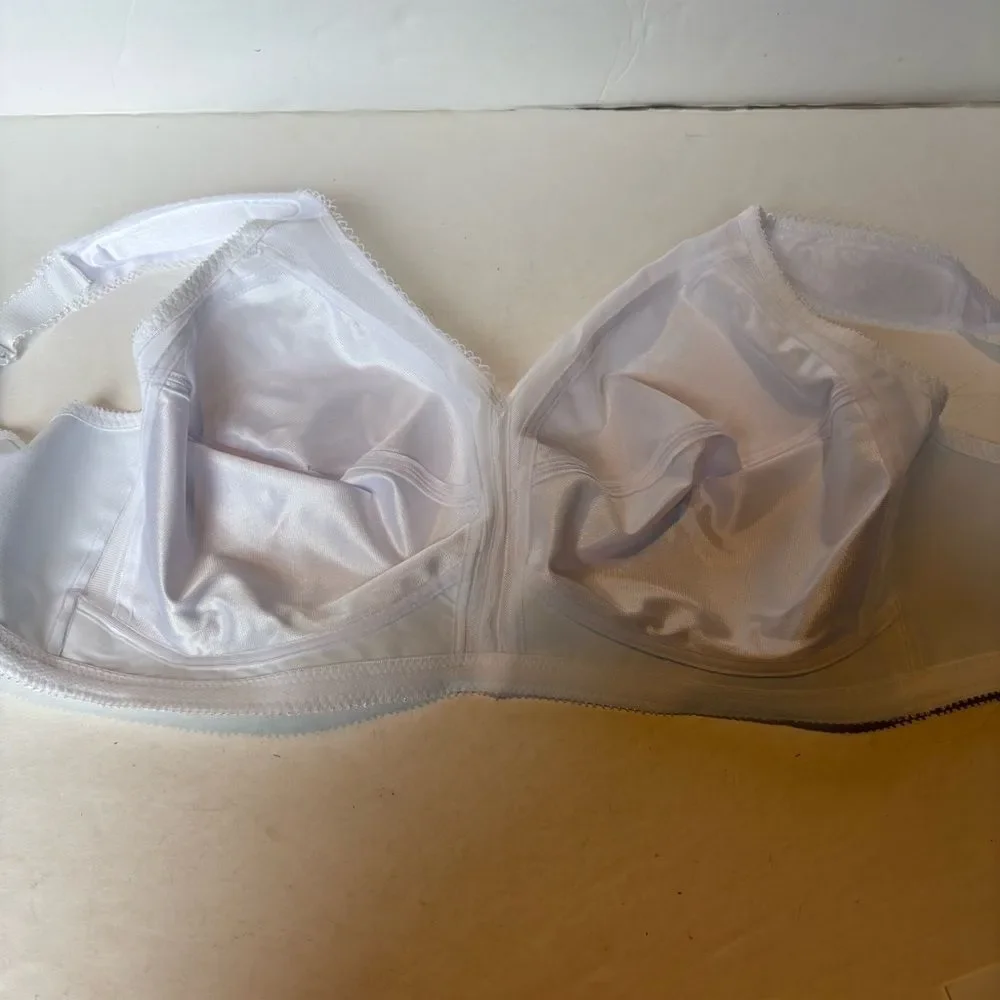 Playtex 18 Hour Elegant White Bra Ultimate Shoulder Comfort Wirefree size 42DD